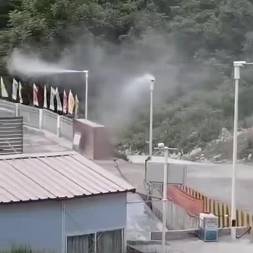 站点降尘除霾系统 道路固定雾桩及路灯杆降尘除霾系统.jpg